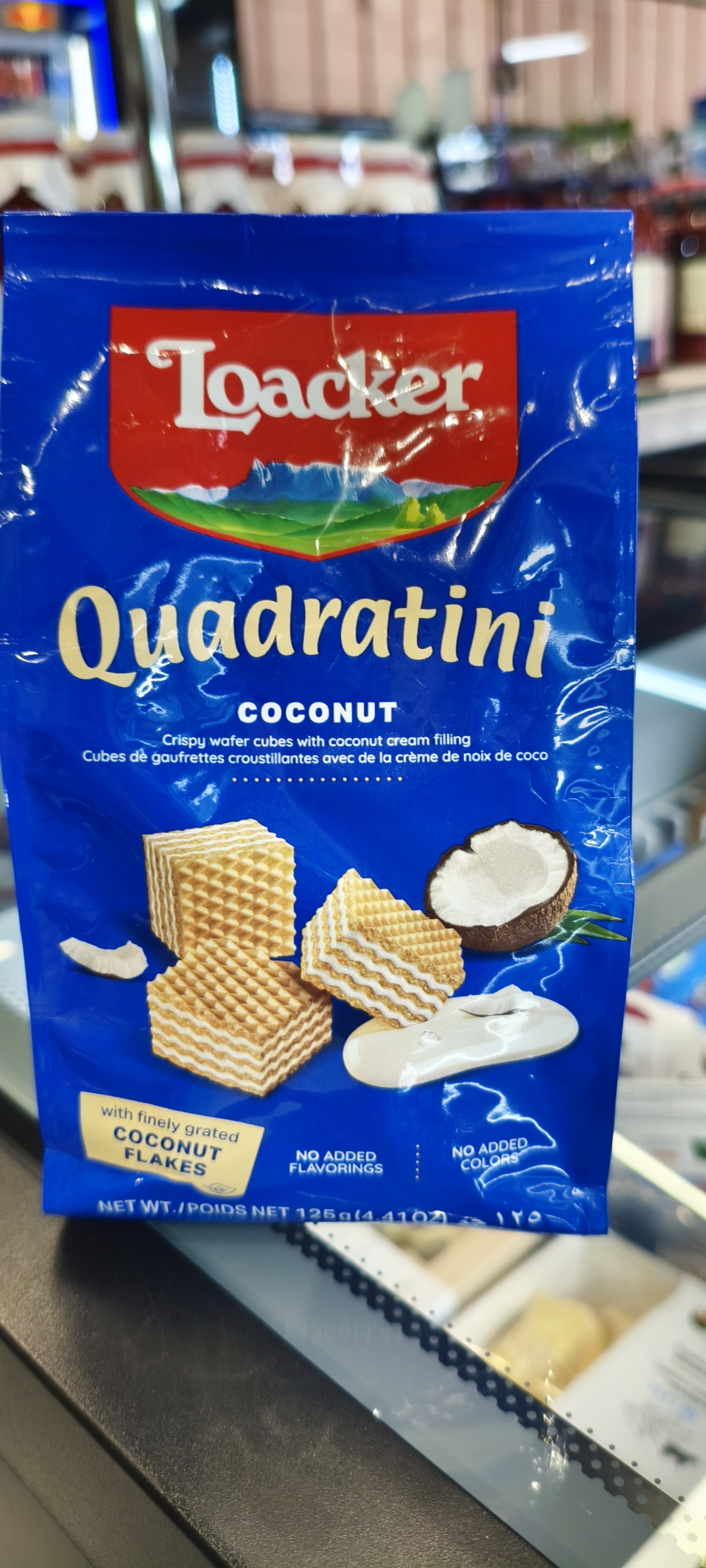 вафли Loacker Quadratini Coconut со вкусом кокоса.