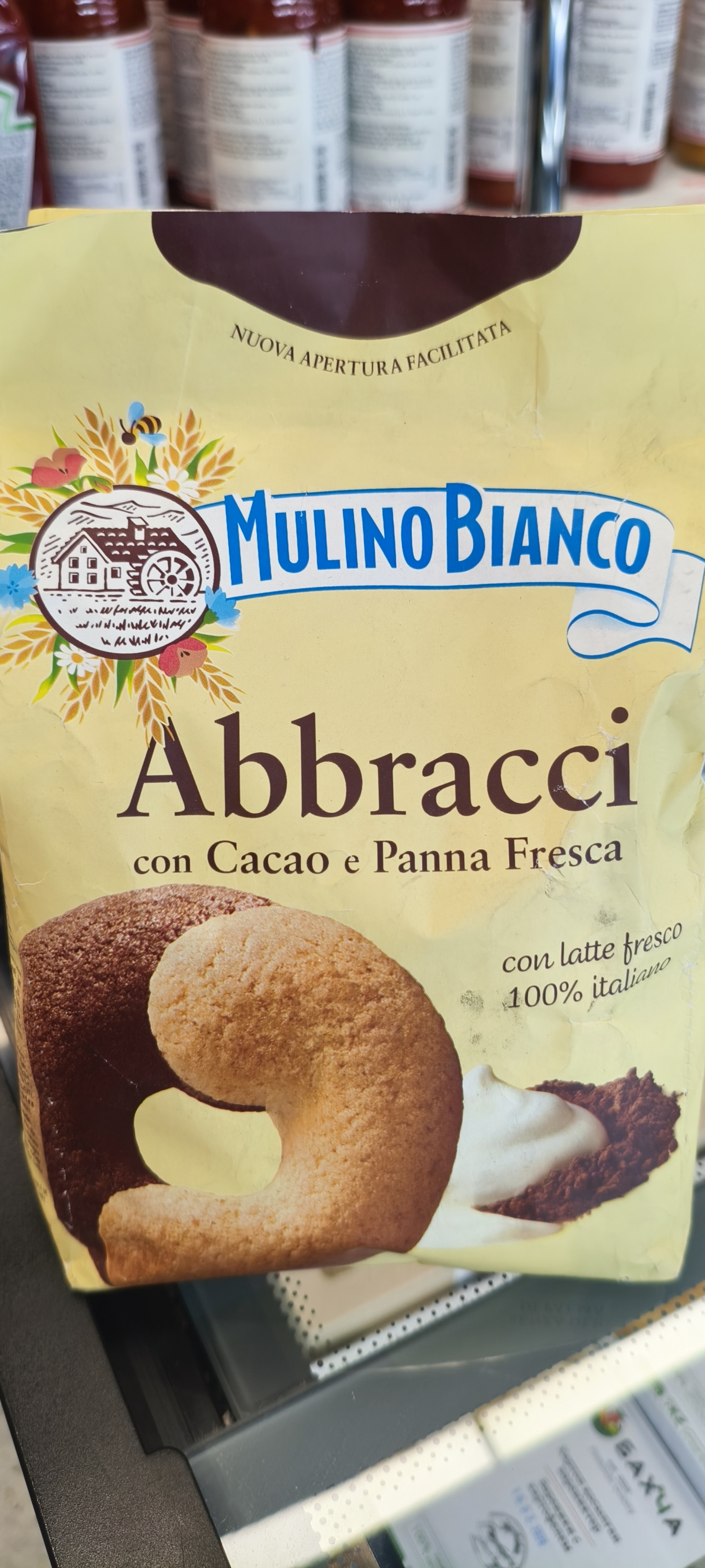 песочное печенье Mulino Bianco Abbracci с какао и сливками.