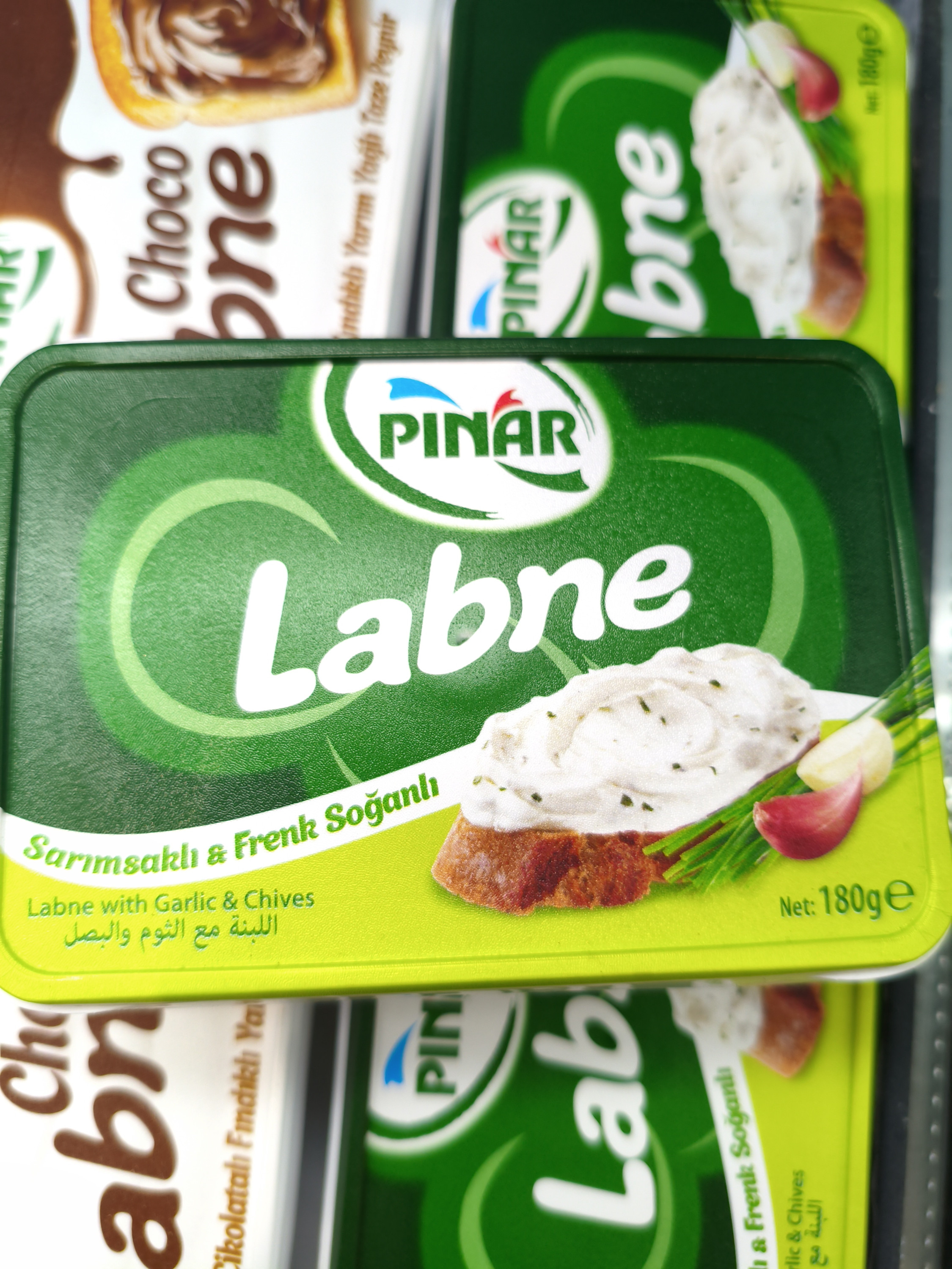 Крем-сыр Pinar Labne чеснок и зелёный лук. 180гр