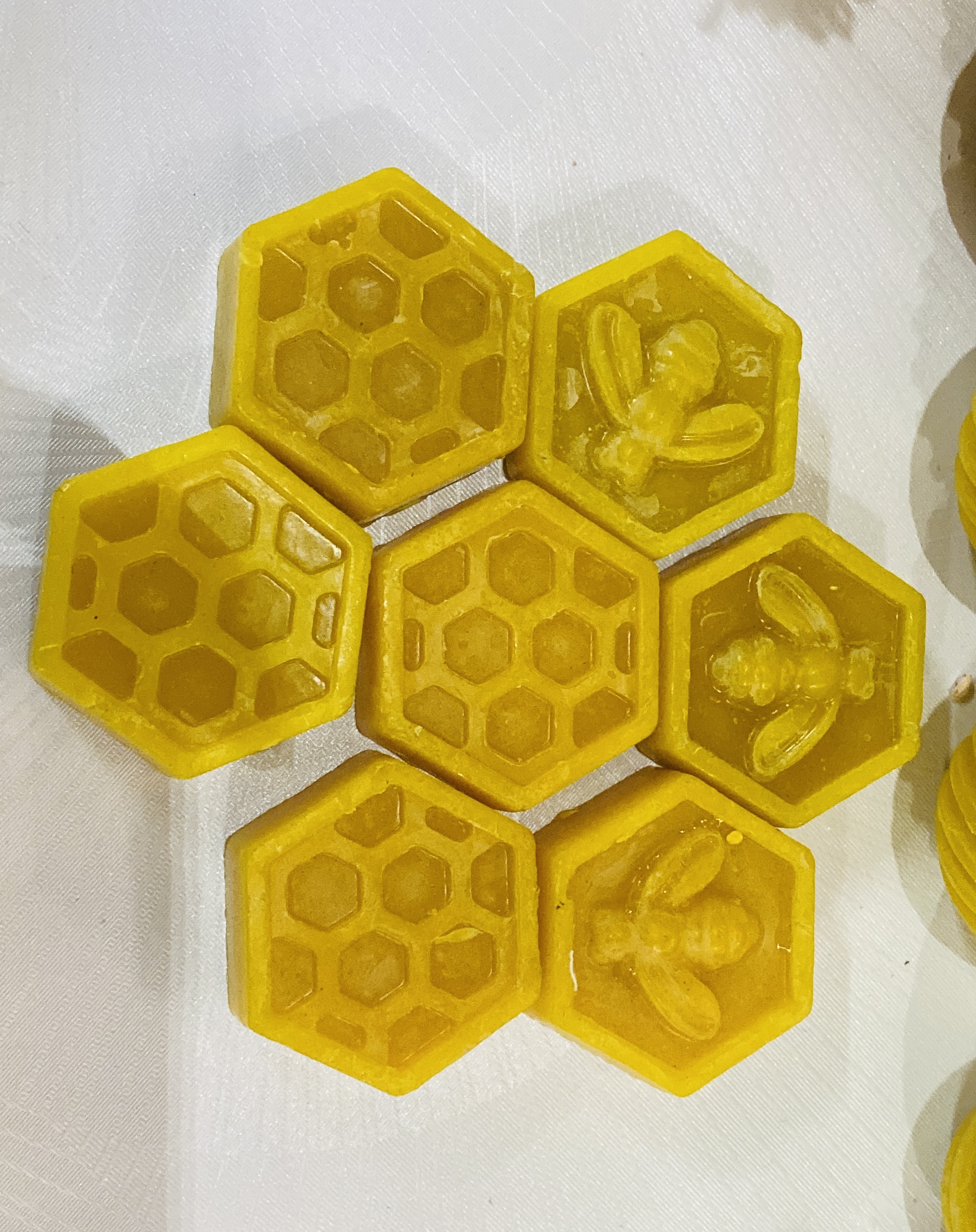 Восковые «подставки» из натурального воска