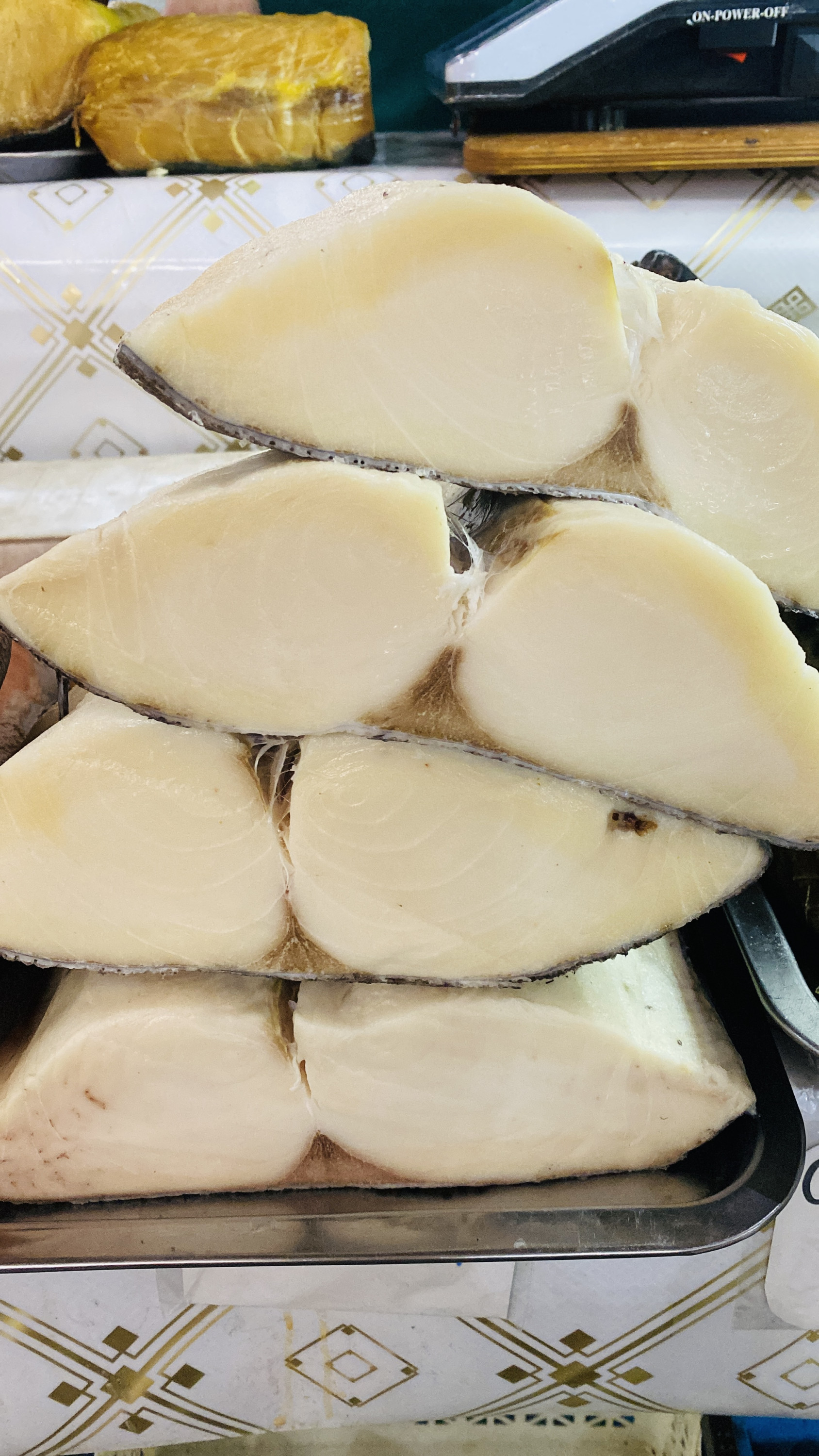 Эсколар холодного копчения. 100гр. Цена указана за 100гр