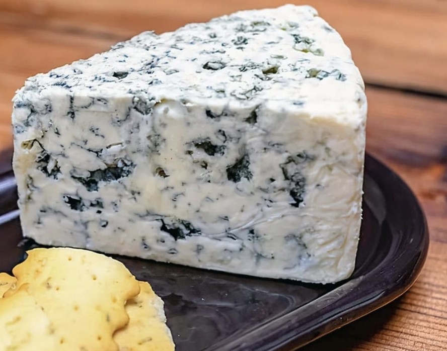 Сыр с благородной плесенью. 200гр