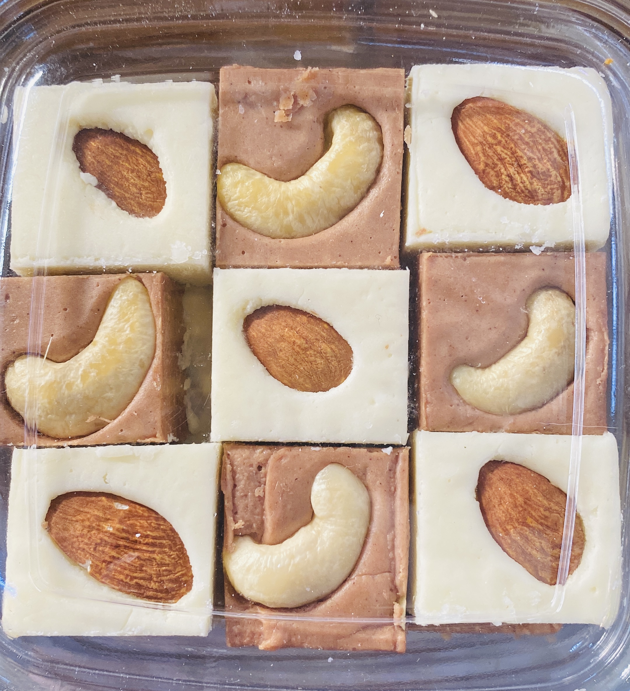 «Балкаймак»Сладость из верблюжей молока с орехами