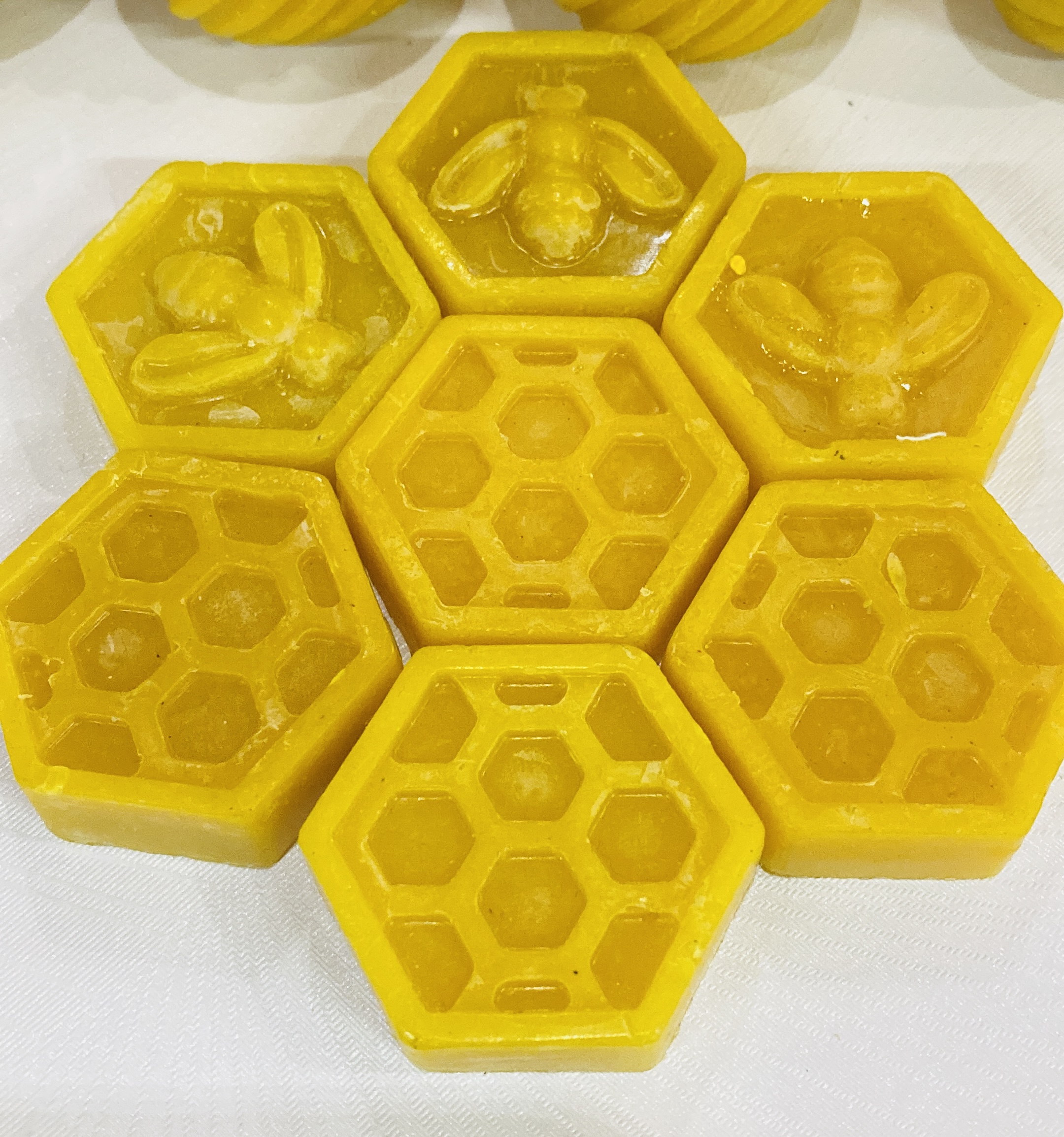 Восковые «подставки» из натурального воска