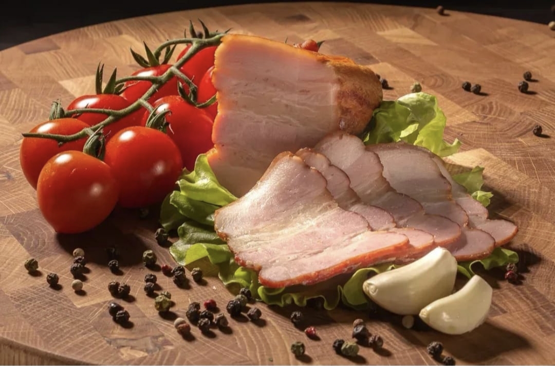 Свиная грудинка домашняя. Варёно -копчёная. 300гр