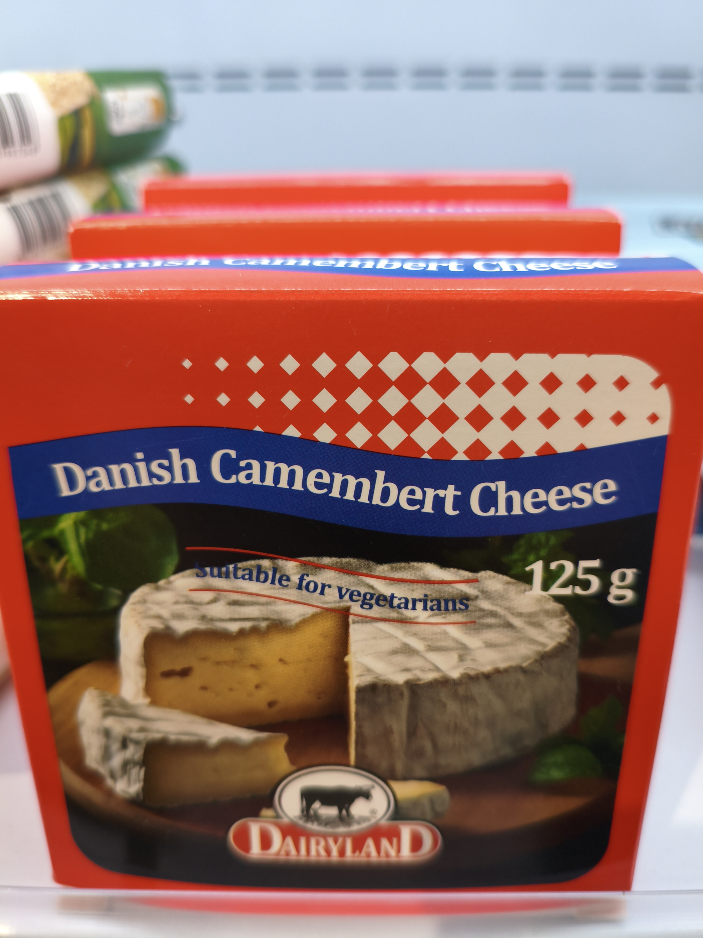 Сыр Dairyland Camembert с белой плесенью мягкий. Уп-125гр