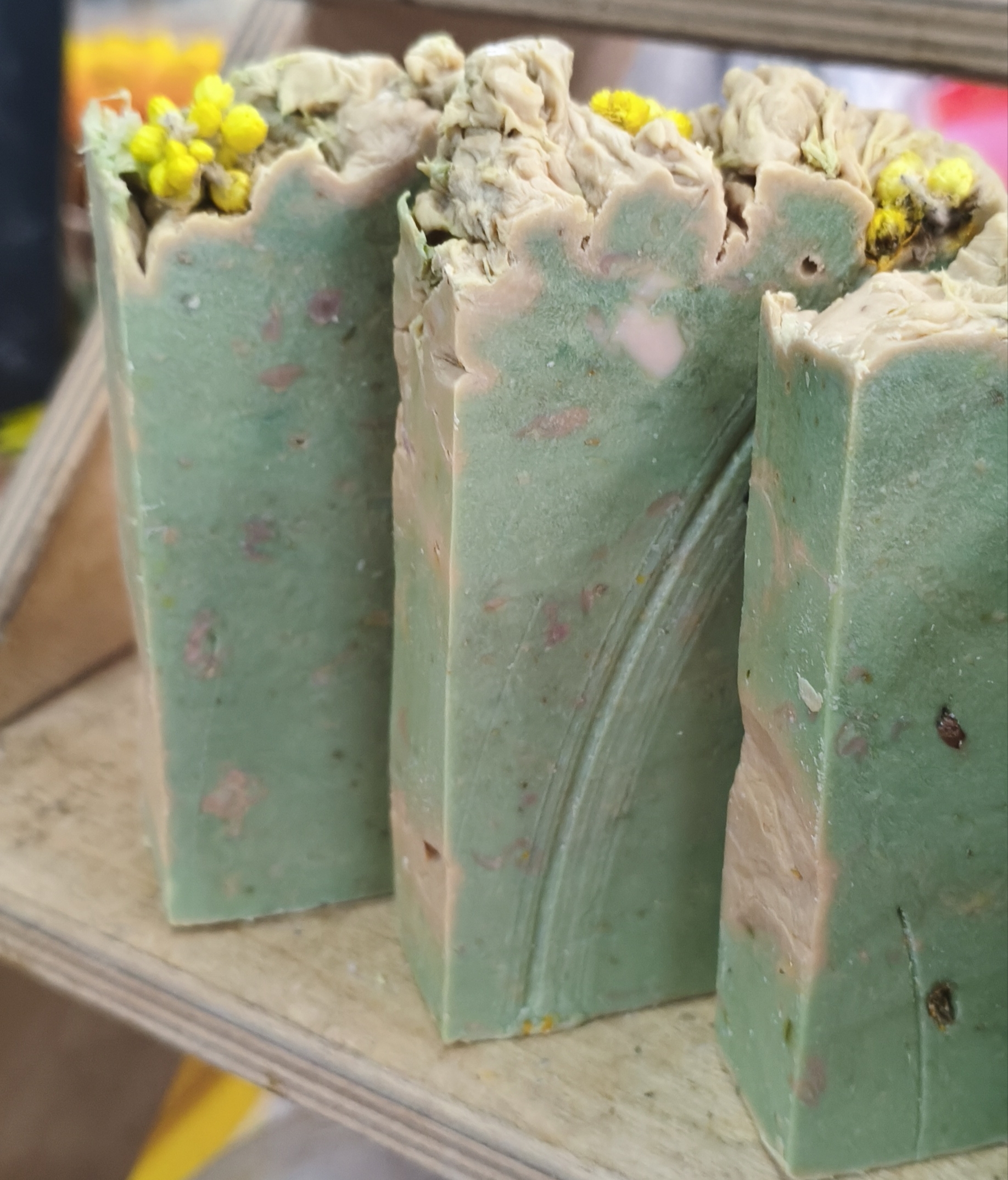 Мыло ручной работы с козьего молока (ромашка, бессмертник)