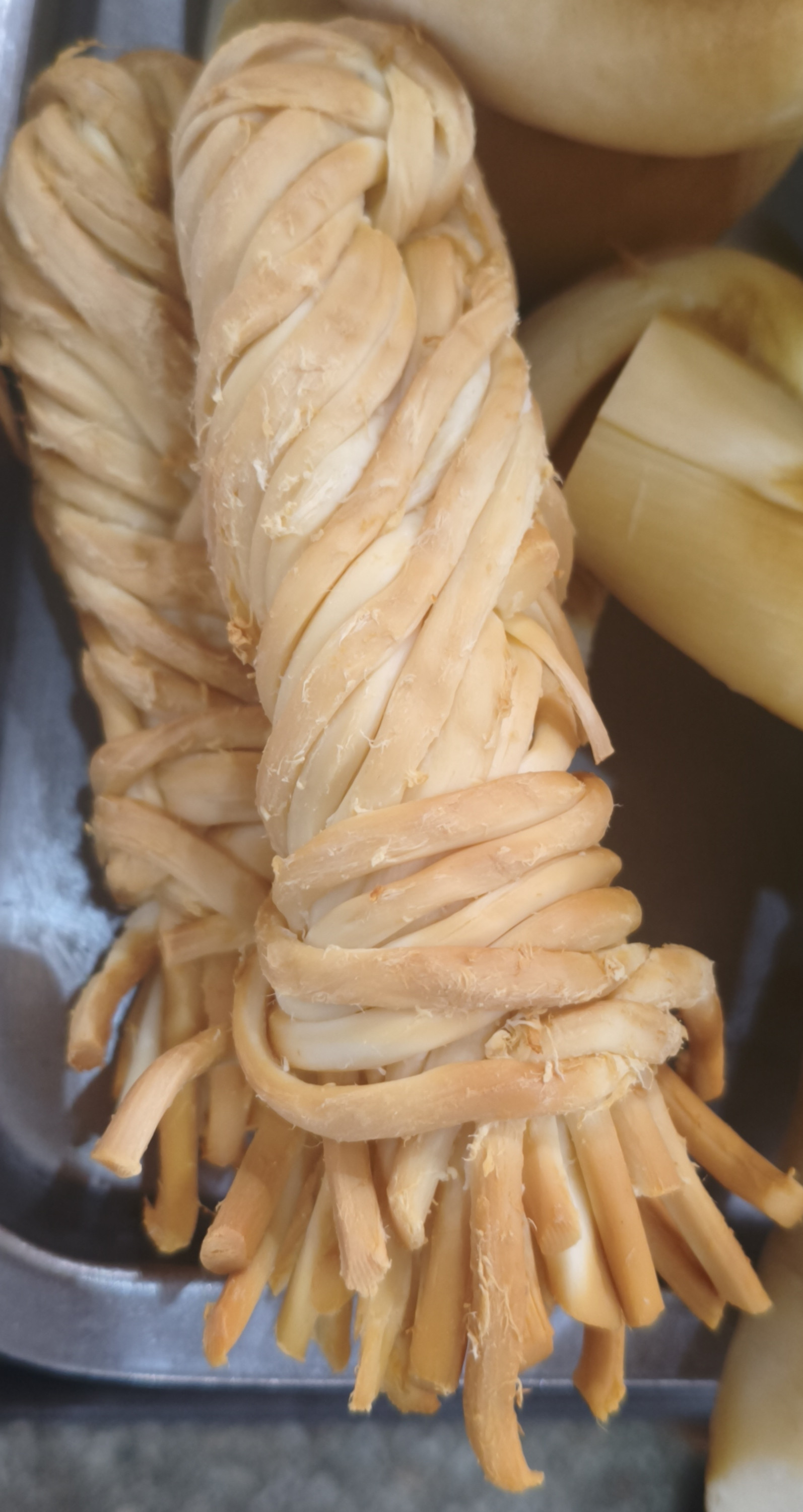 Домашний сыр чечил(копчёный на осиновых опилках). 200гр