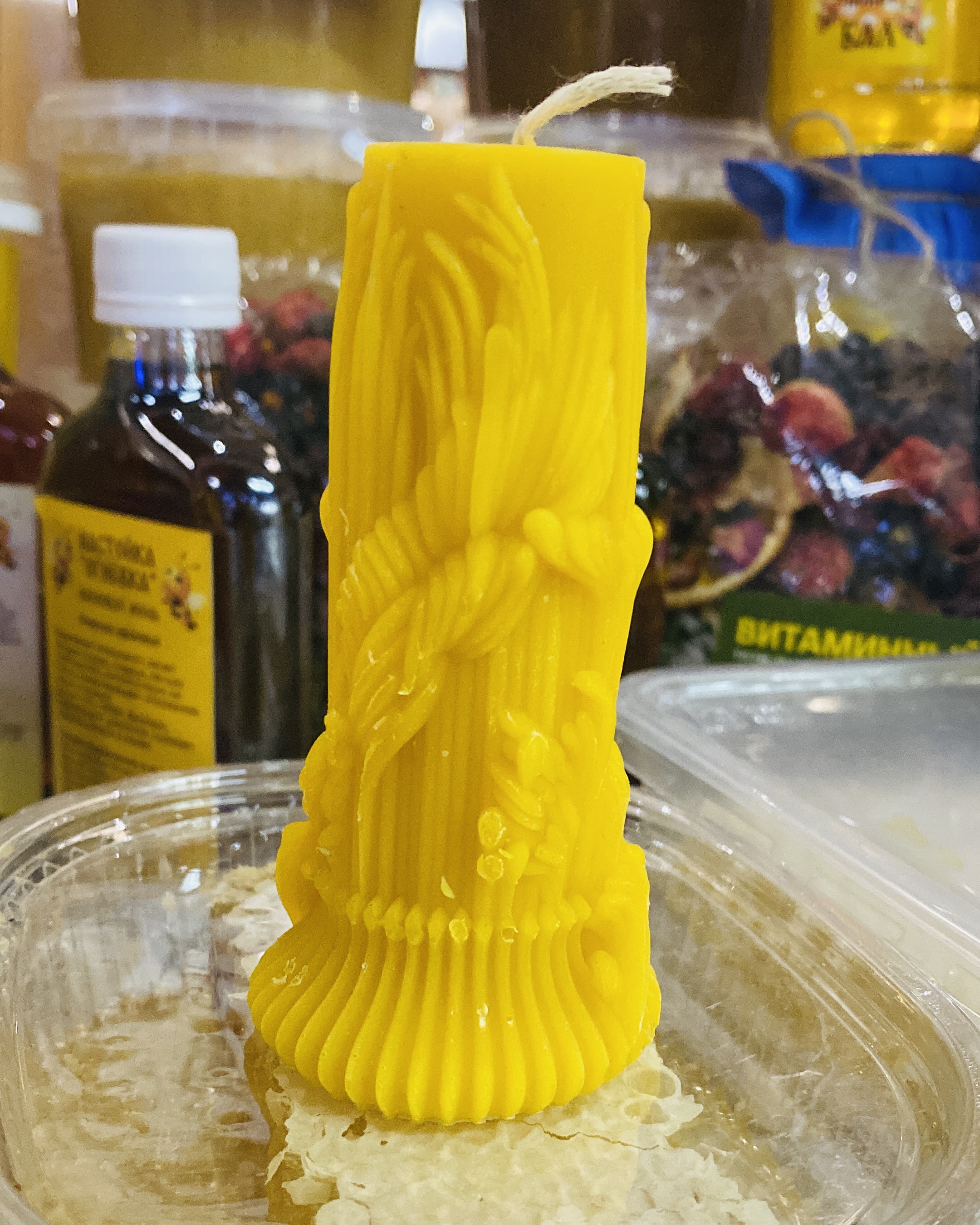 Свеча «Перьевая колонна» из натурального воска