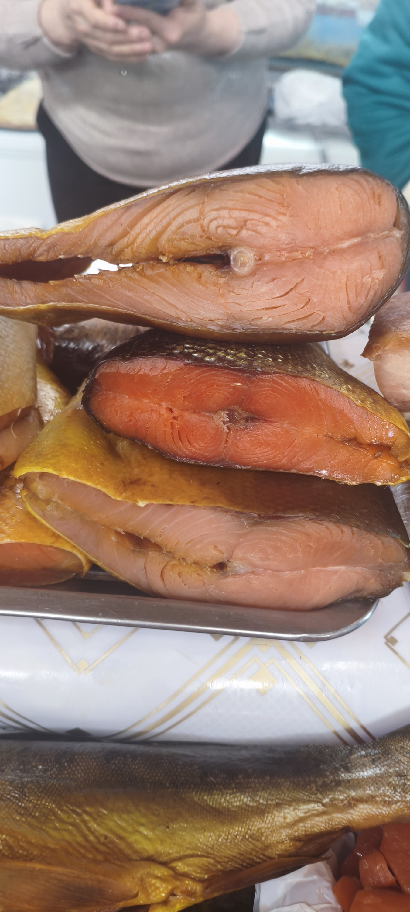 Кета холодного копчения малосольная. Цена указана за 100гр